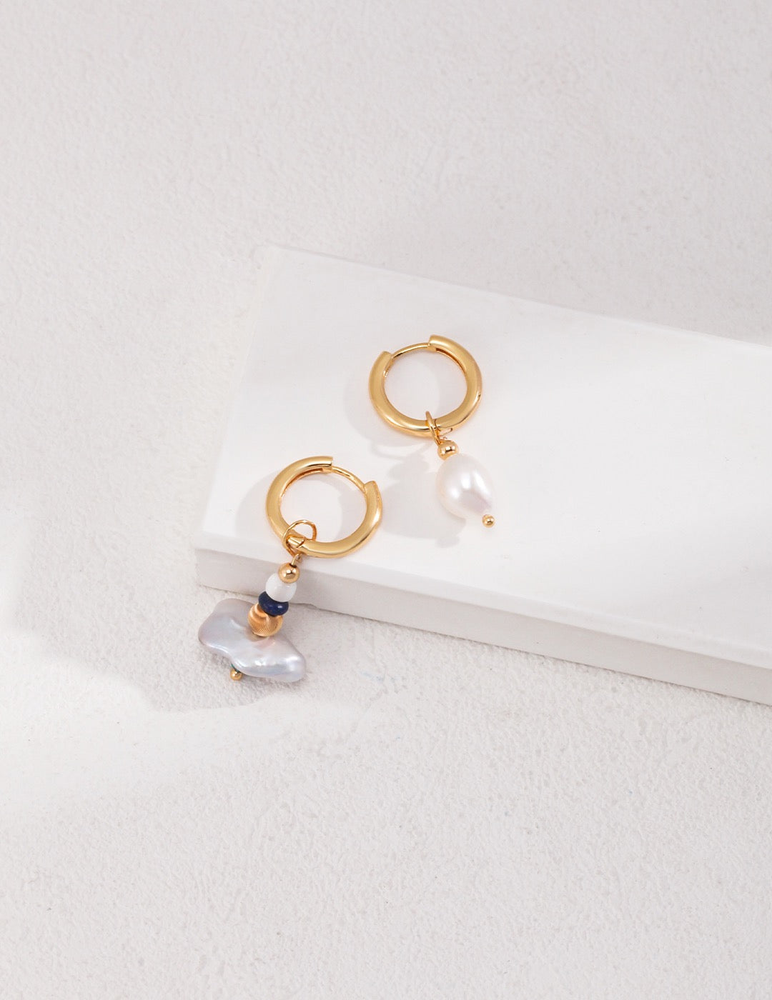 In Vacanza Asymmetric Pearl Earring Drops