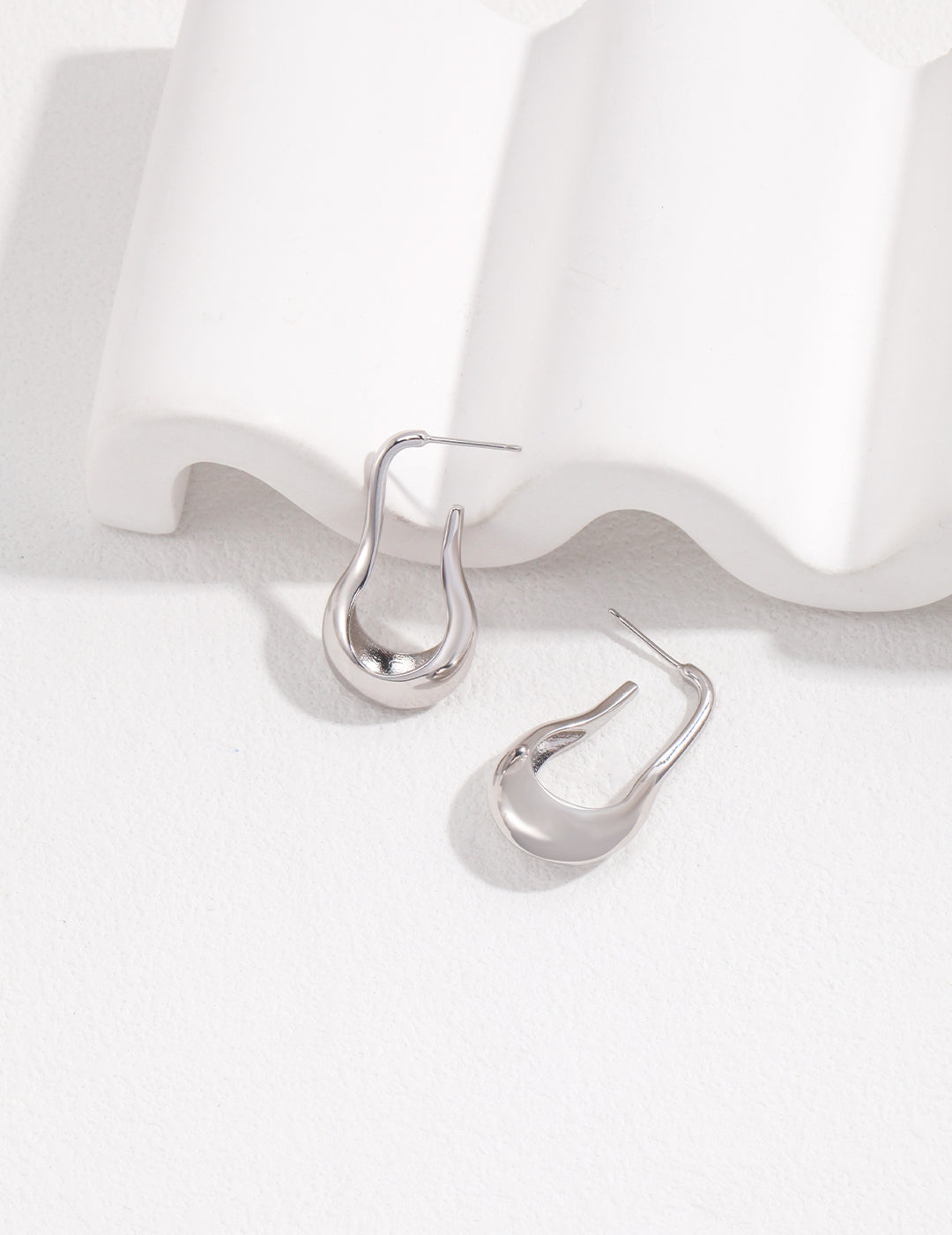 Minimalist Curvy Hoops