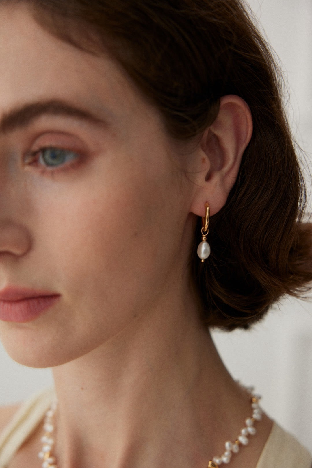 In Vacanza Asymmetric Pearl Earring Drops