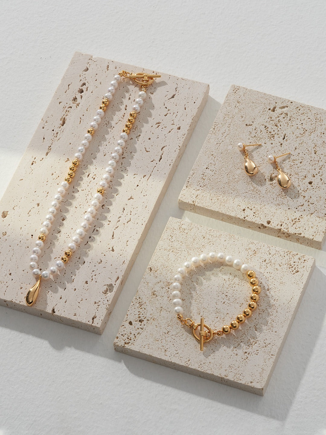 Elegance Series - Round Pearl Necklace