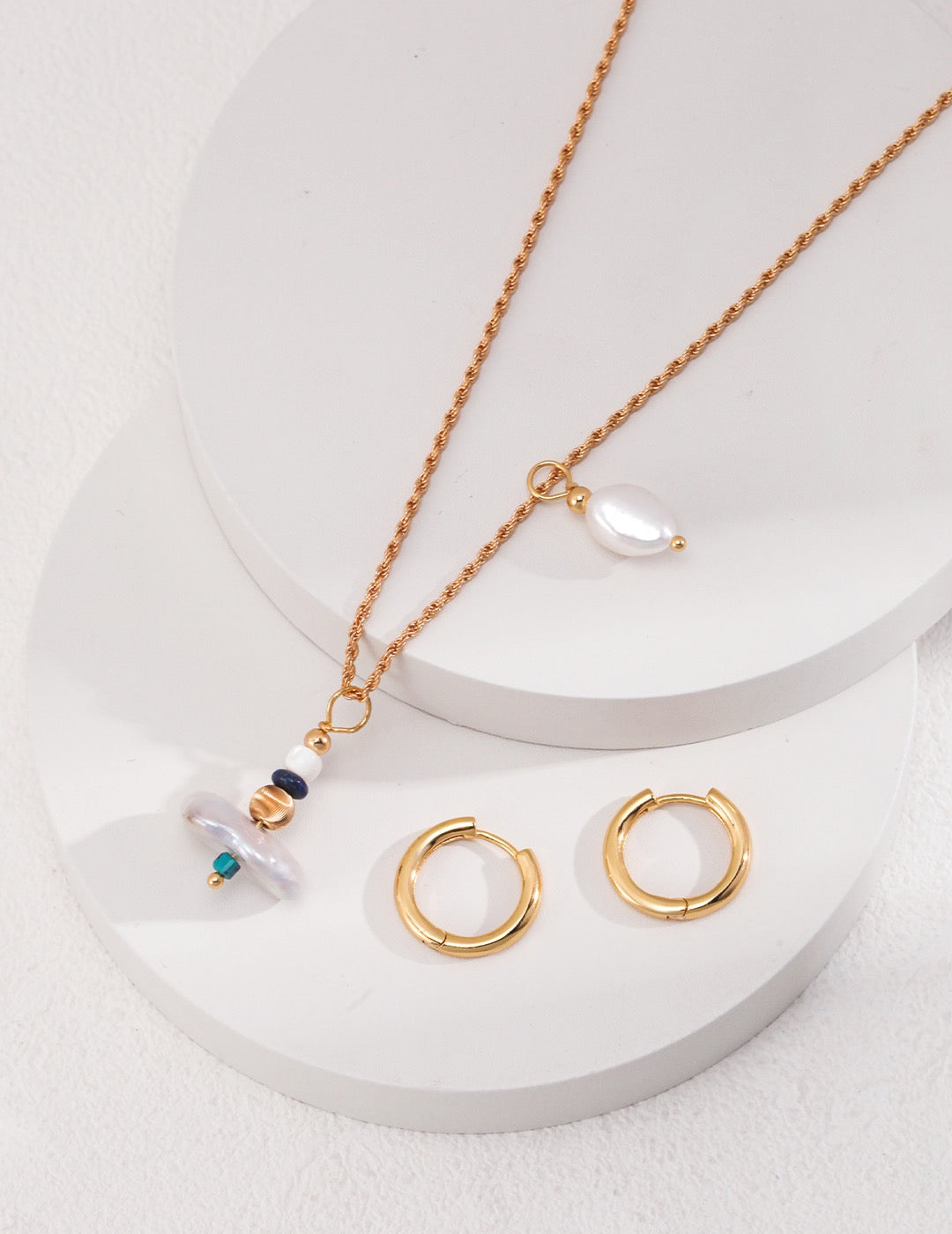 In Vacanza Asymmetric Pearl Earring Drops