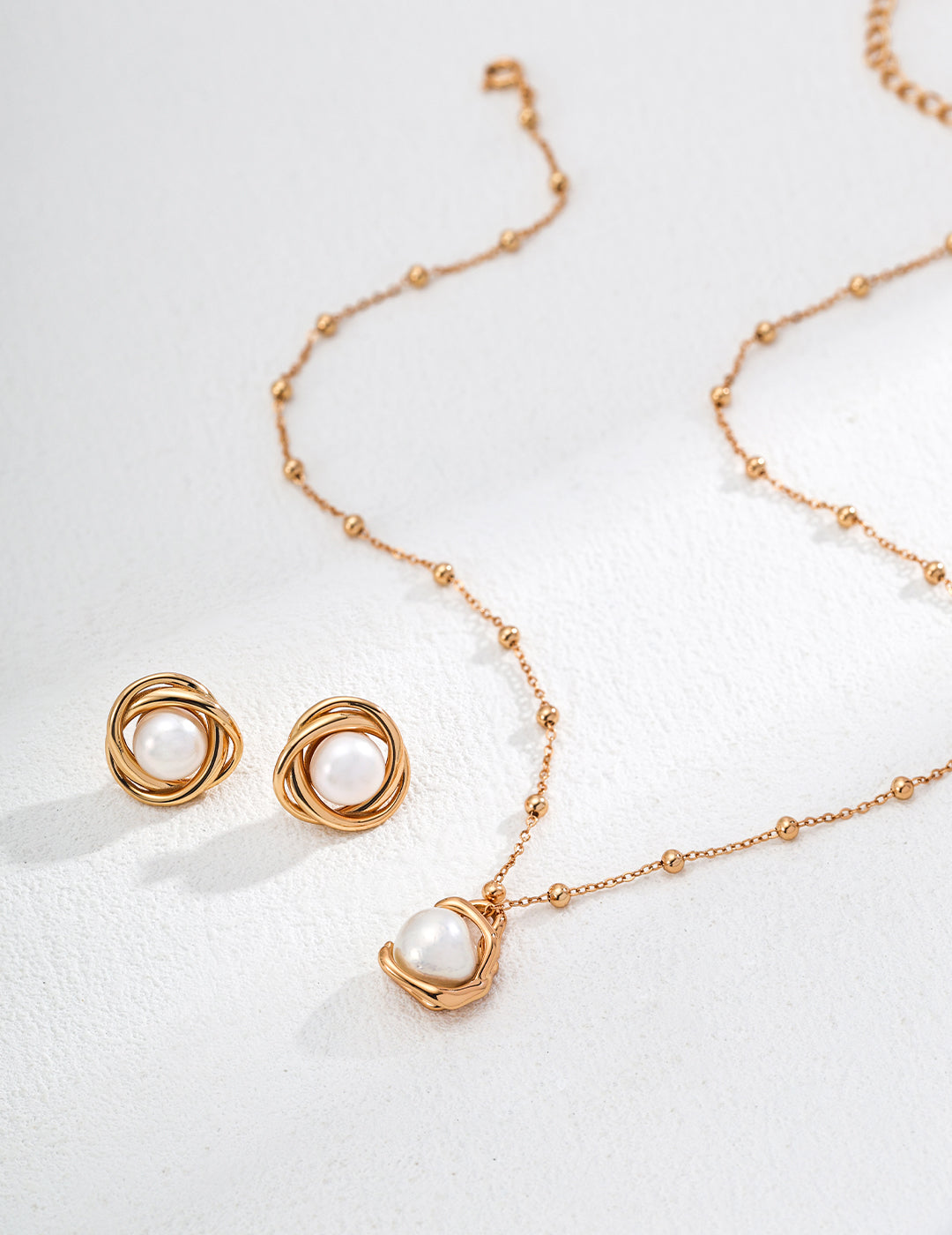 Swirl Pearl Stud Earrings in Gold color